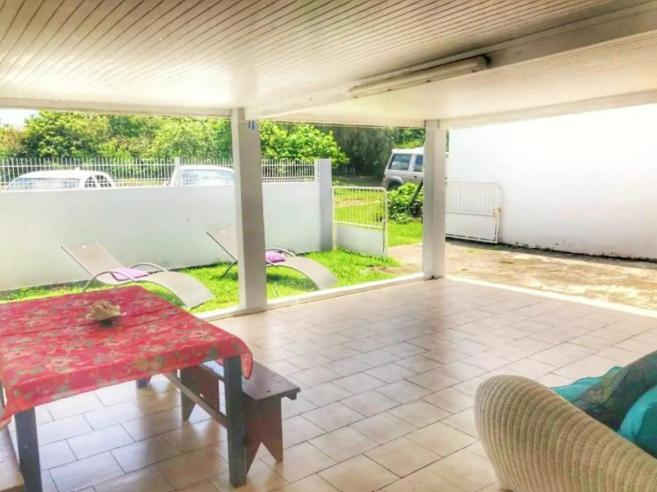 Malilia Beach A Sainte-Anne - Wifi -5 Min A Pied De La Plage Exterior foto